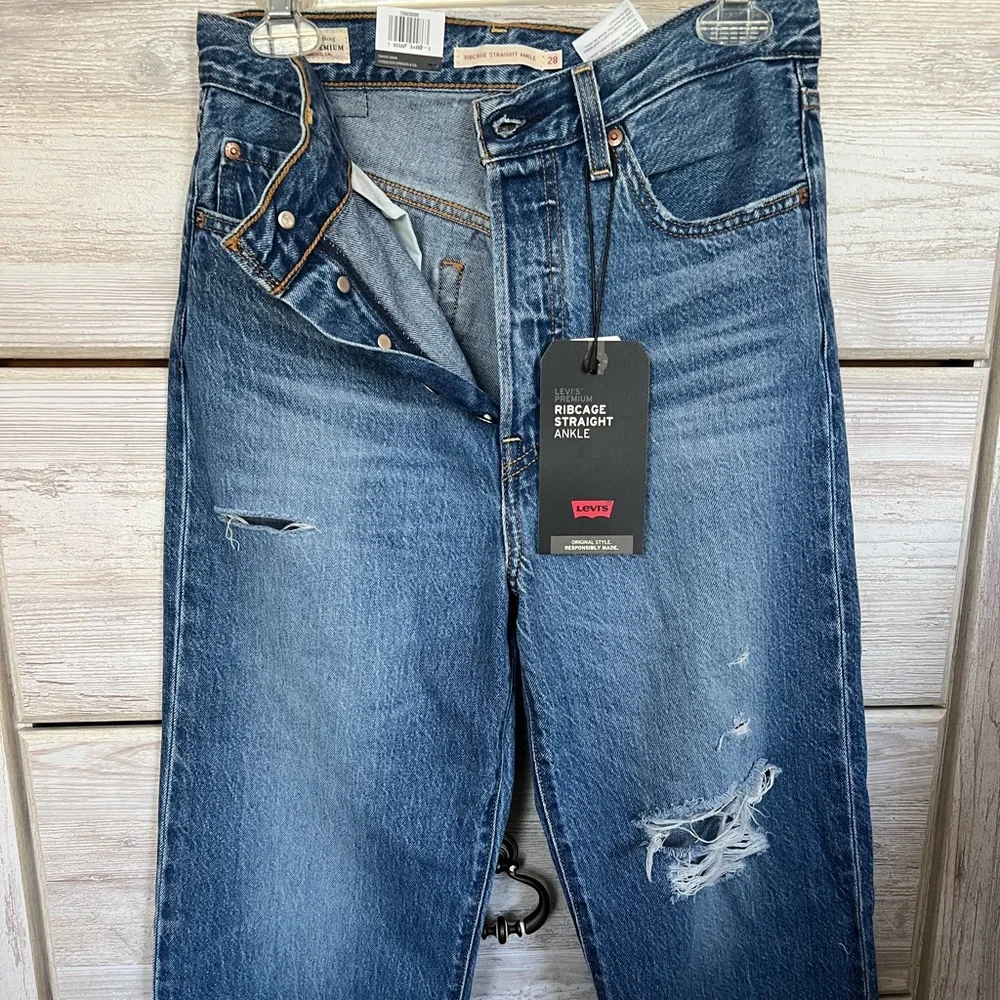 Levi’s Ribcage Straight Ankle Jeans for Women - Picture 2 of 7